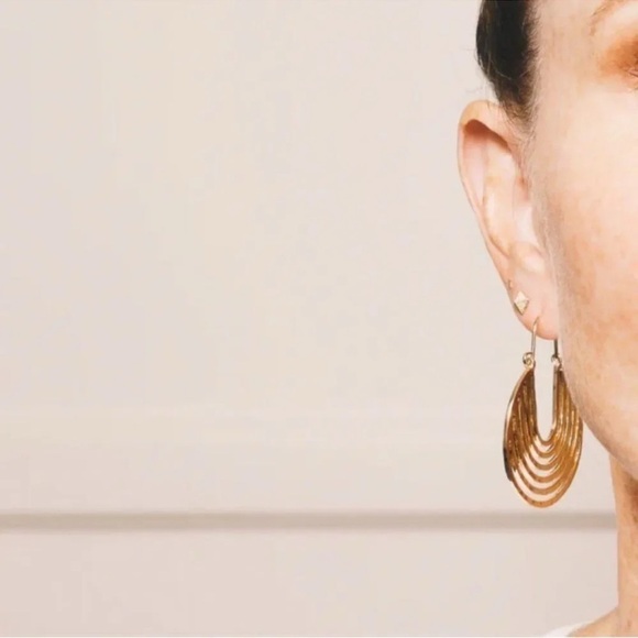 Anthropologie Gold Hammered Crescent Hoop Earring - Picture 9 of 9